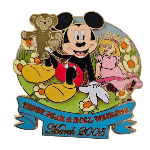 Disney 2005 Mickey Mouse Teddy Bear & Doll Weekend Pin - Picture 1 of 7